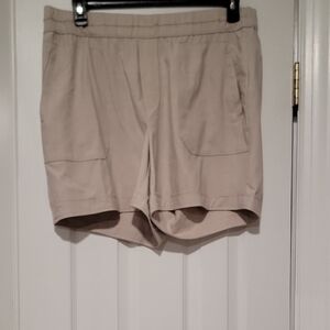 Wit & Wisdom Beige Pull-On Athletic Lounge Shorts